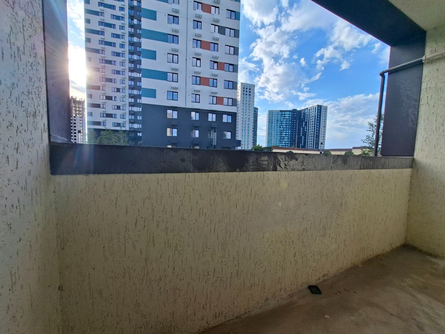 Продается стильная 1 комнатная квартира в престижном районе по. Бехтерева 8б.
Квартира 38 кв.м, расположена на 1 этаже 3 этажного дома.
Дом 2022 г. постройки, всего 18 квартир в доме.
Квартира продается с дизайнерским ремонтом,Вам останется завести мебель и технику.
Один собственник
Полное юридическ